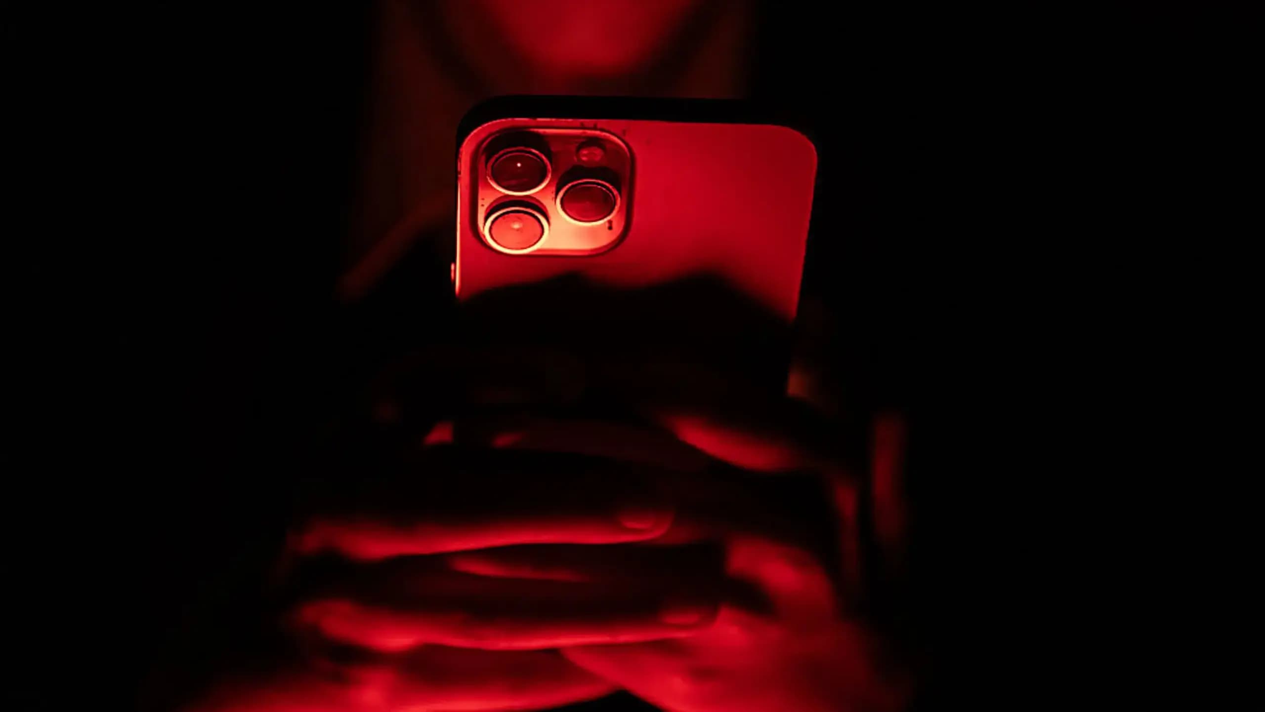 iPhone Hackerların Hedefinde! Bir Site ile Hacklenebilirsiniz!