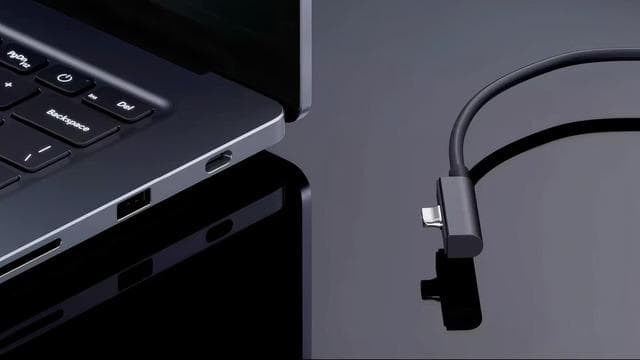 Surface Laptop Ultra’ya Manyetik Type-C Şarj Bağlantısı