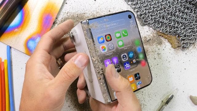 iPhone Duo, Sağlamlık Testine Girdi [Video]